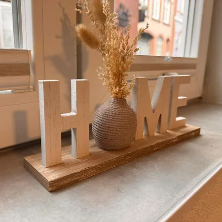 Altstadt 82qm! 5 Schlafplaetze! דירה